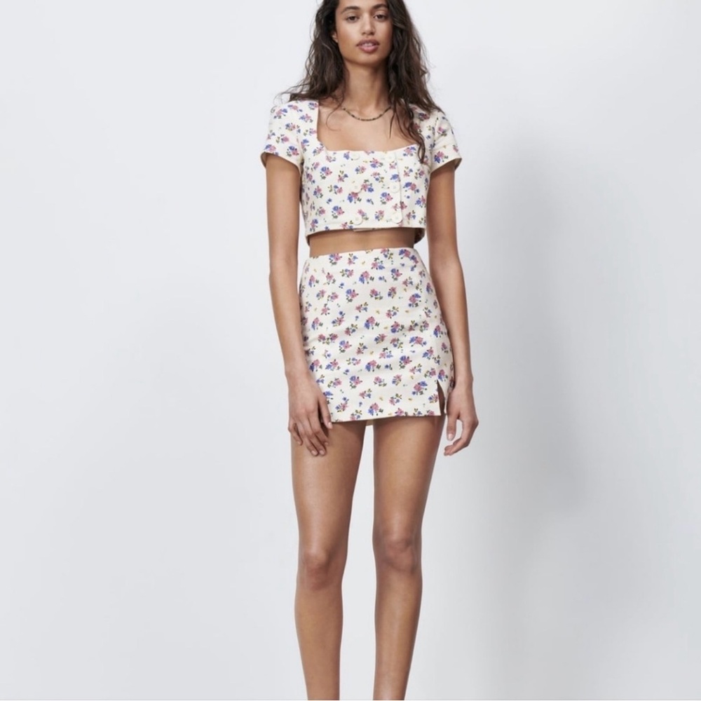 Zara women’s Floral Crop Top Small short sleeve